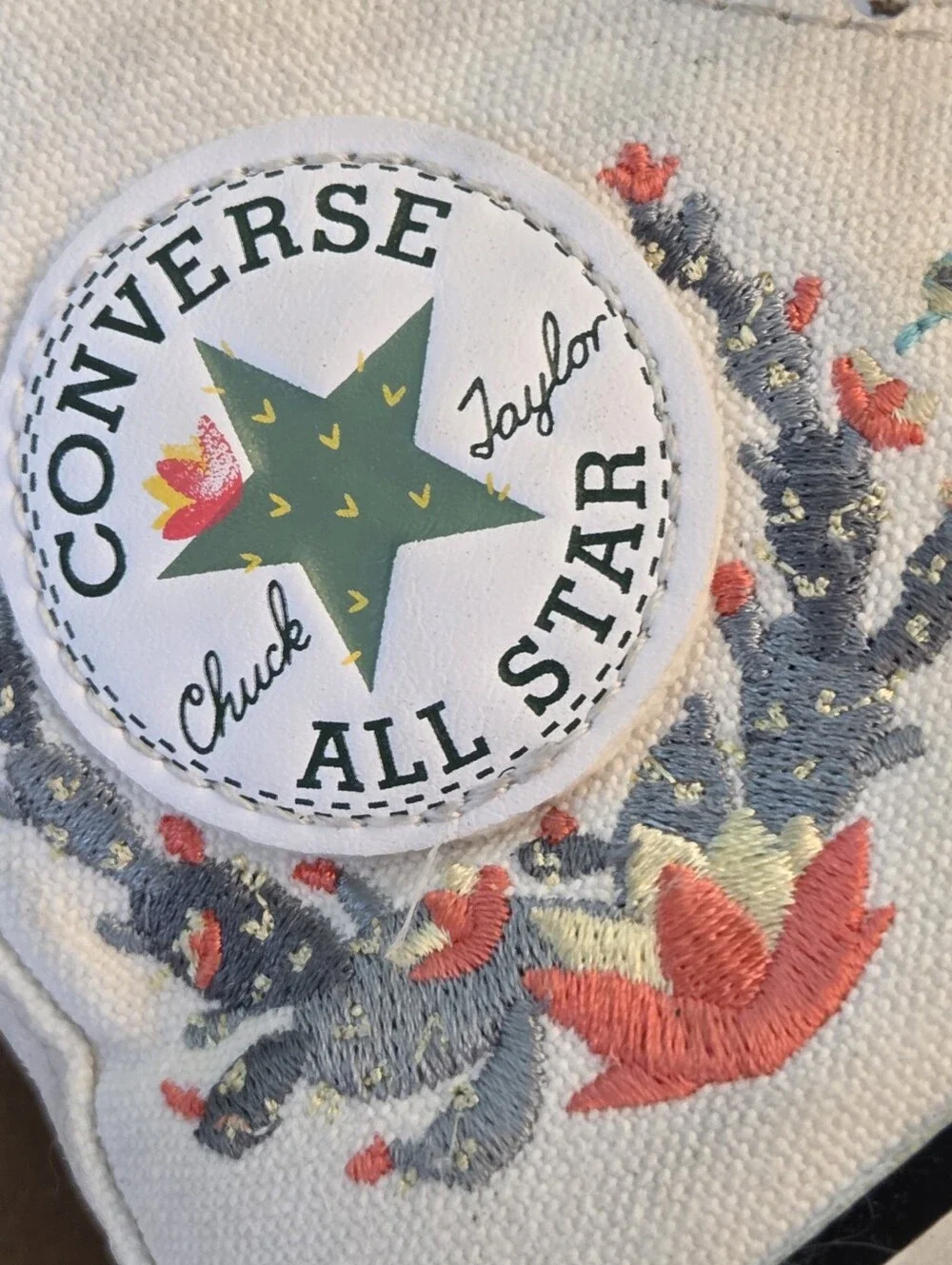 Chuck Taylor All Star Succulent Embroidery Youth size 2 Converse